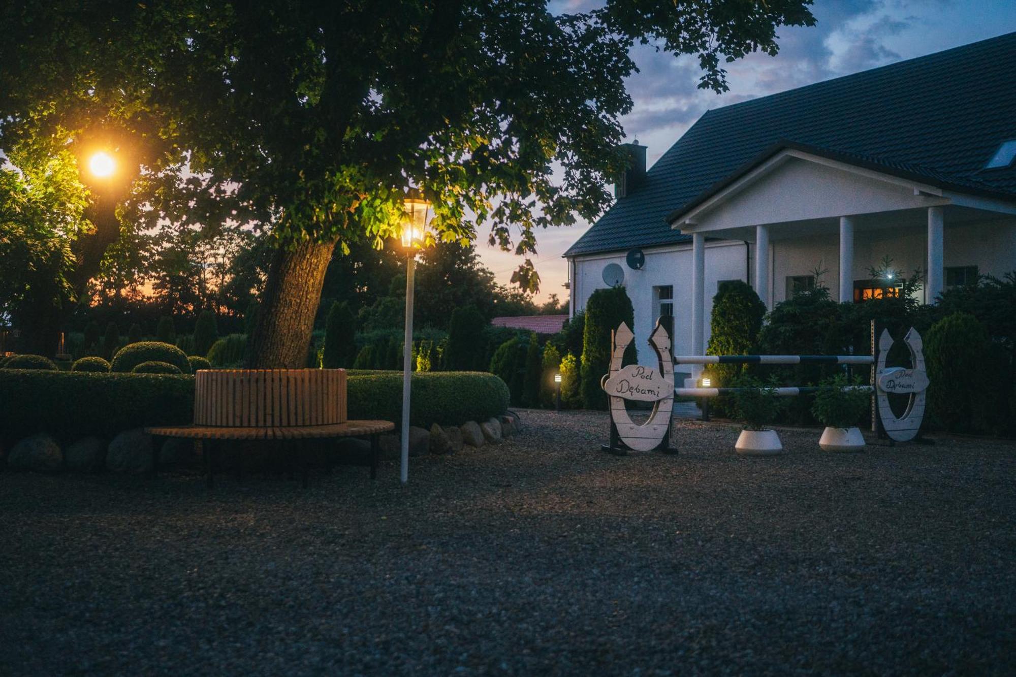 Pod Debami Domki ,Pokoje,Nauka Jazdy Konnej Sarbsk Obok Leby Exteriér fotografie