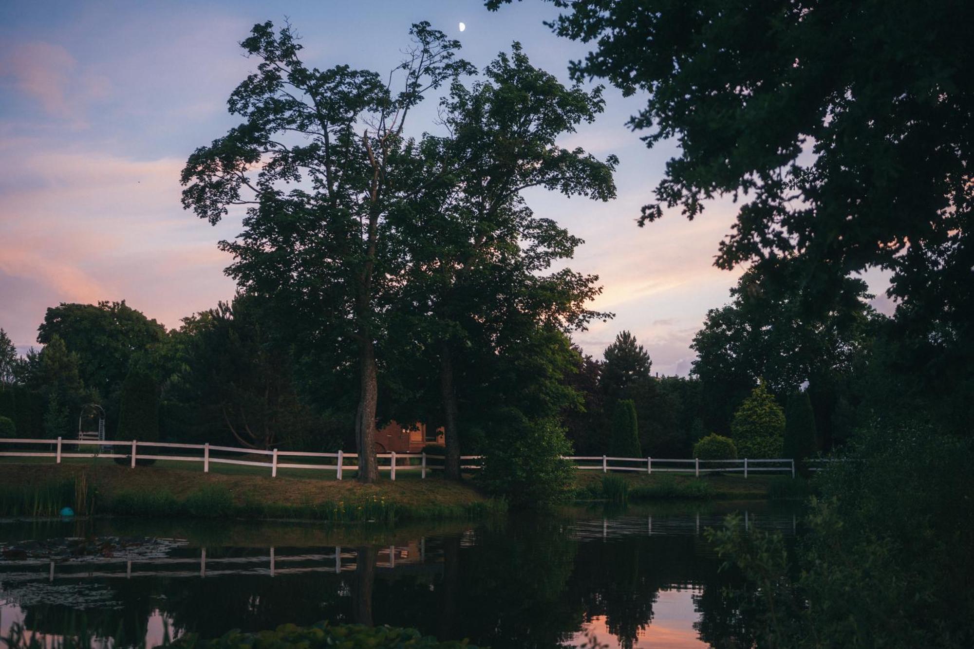 Pod Debami Domki ,Pokoje,Nauka Jazdy Konnej Sarbsk Obok Leby Exteriér fotografie