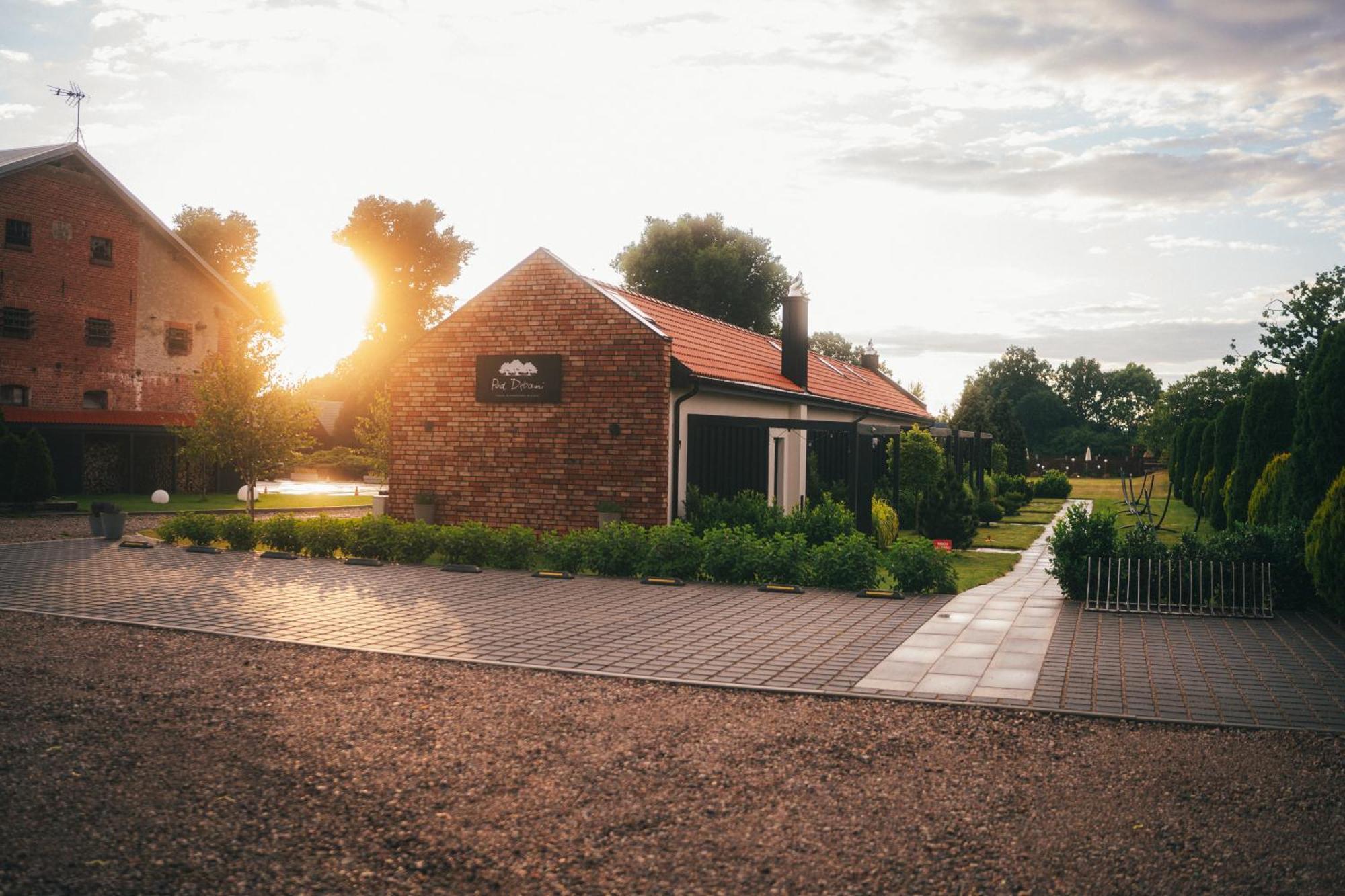 Pod Debami Domki ,Pokoje,Nauka Jazdy Konnej Sarbsk Obok Leby Exteriér fotografie